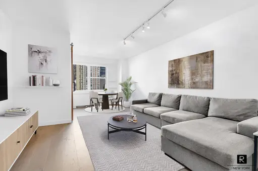 Warren House, 155 East 34th Street, #17T