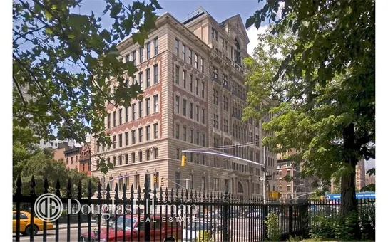 Rutherford Place, 305 Second Avenue, #317