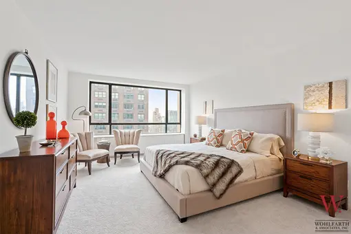 Tower East, 190 East 72nd Street, #31B