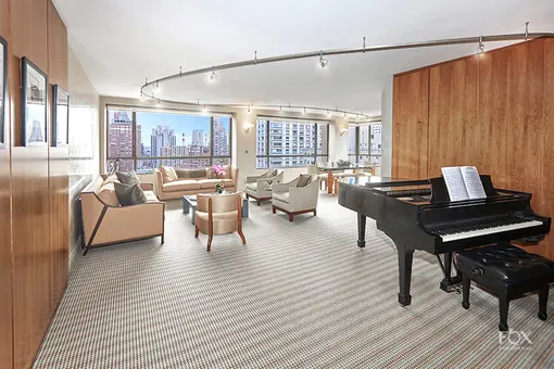 Tower East, 190 East 72nd Street, #22D
