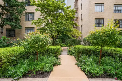 Chelsea Gardens, 250 West 24th Street, #3CE