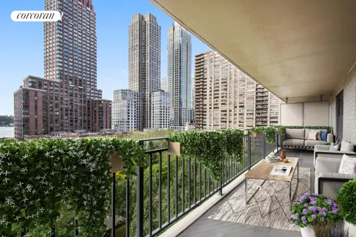 Lincoln Towers, 165 West End Avenue, #8CD