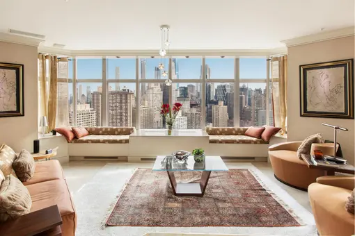 3 Lincoln Center, 160 West 66th Street, #43E