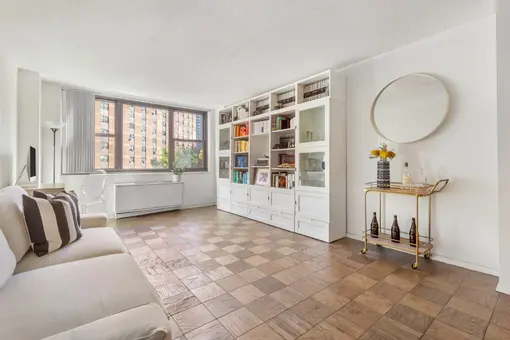 Plymouth Tower, 340 East 93rd Street, #6C