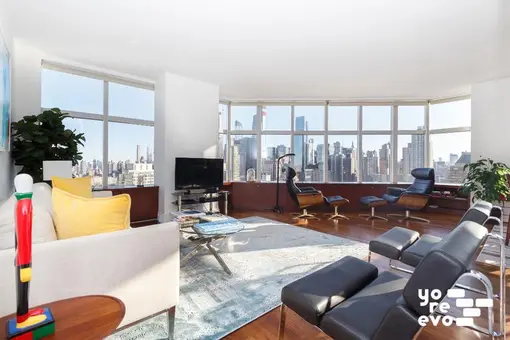 3 Lincoln Center, 160 West 66th Street, #40E