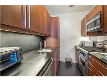 Rutherford Place, 305 Second Avenue, #327