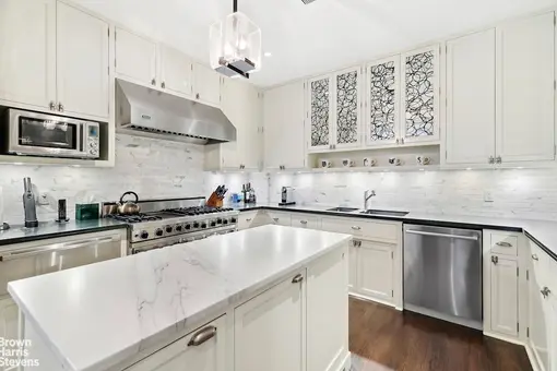 34 West 74th Street, #3C