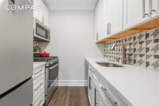 Park East Apartments, 233 East 86th Street, #9A