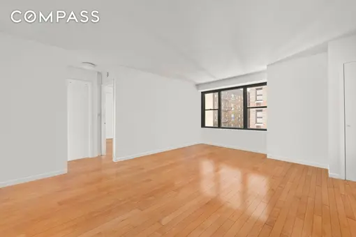 Trafalgar House, 120 East 90th Street, #8H