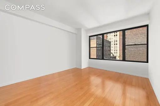 Trafalgar House, 120 East 90th Street, #8H