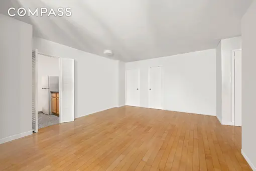 Trafalgar House, 120 East 90th Street, #8H