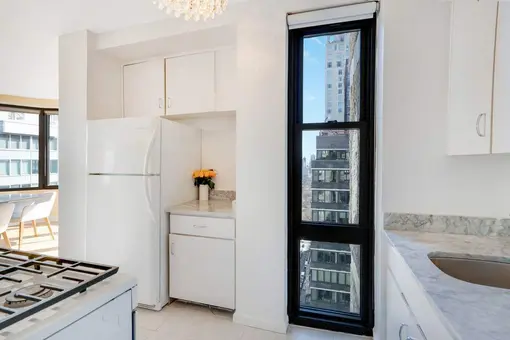 Lincoln Plaza Towers, 44 West 62nd Street, #28C
