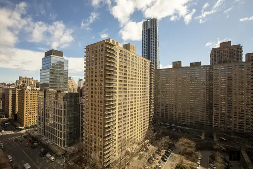 Lincoln Towers, 165 West End Avenue, #21F