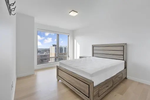 Flushing Commons, 138-35 39th Avenue, #13H