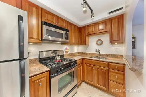 Lincoln Terrace, 165 West 66th Street, #17L