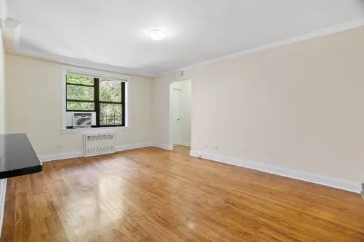 Fort Tryon Gardens, 4489 Broadway, #6A