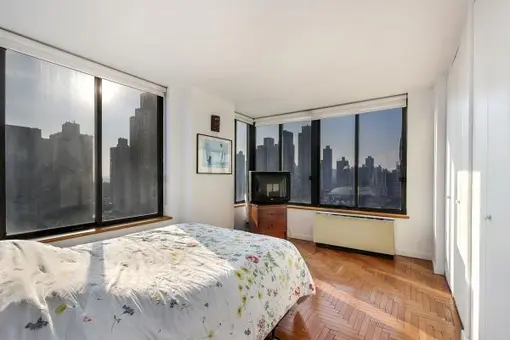 The Waterford, 300 East 93rd Street, #24E