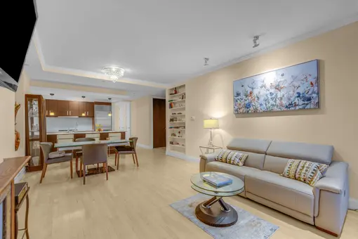 East Hill, 212 East 95th Street, #1B