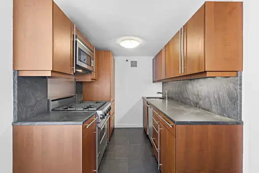 Rutherford Place, 305 Second Avenue, #304