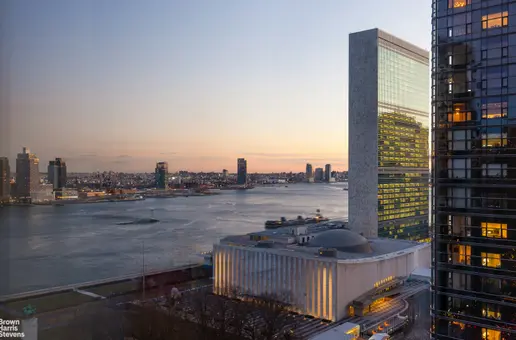 Trump World Tower, 845 United Nations Plaza, #21E