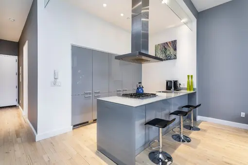 Loft 25, 420 West 25th Street, #4B