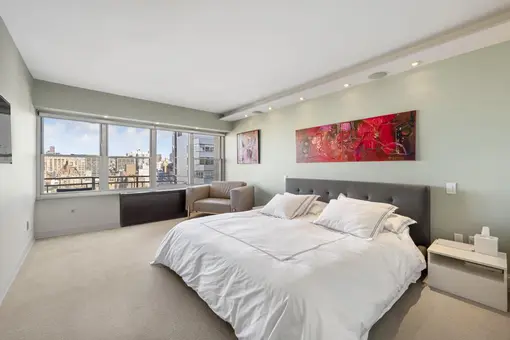 Plaza Tower, 118 East 60th Street, #21BC