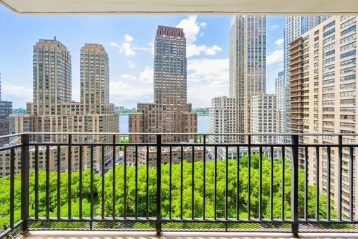 Lincoln Towers, 185 West End Avenue, #17A