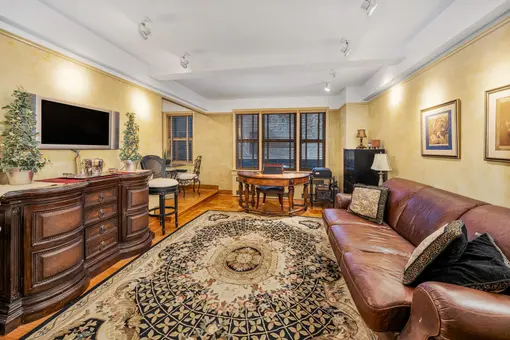 Lindley House, 123 East 37th Street, #1B