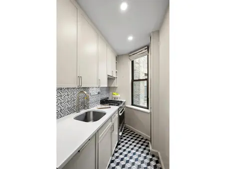 225 West 25th Street, #6L