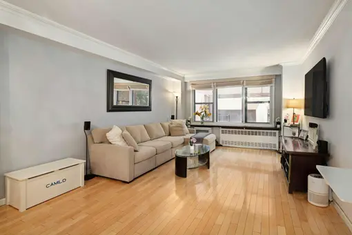 Leslie House, 220 East 54th Street, #2D