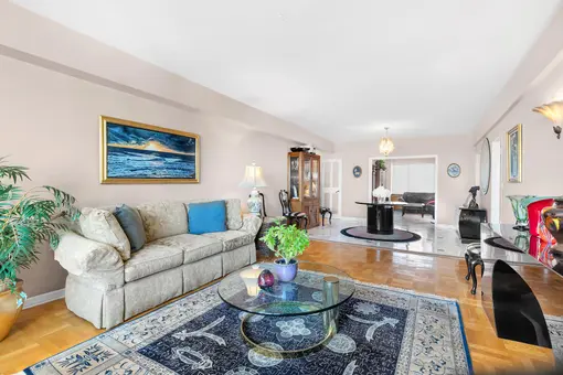 Cannon Point South, 45 Sutton Place South, #20I