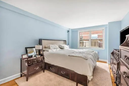 Lincoln Terrace, 165 West 66th Street, #3J