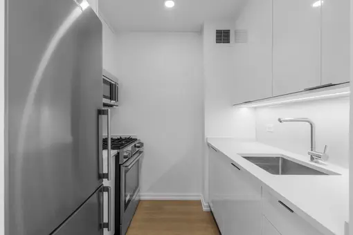 South Park Tower, 124 West 60th Street, #18G