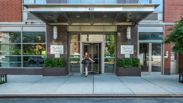 Hudson Crossing, 400 West 37th Street, #14G