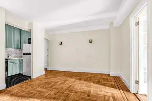 The Parkway, 49 West 72nd Street, #6E