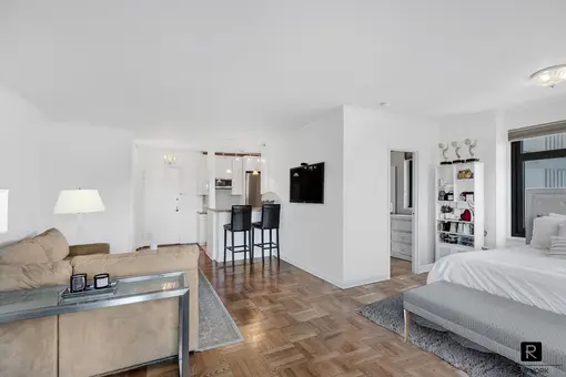 The Phoenix, 160 East 65th Street, #25A