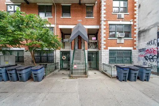 Del Este Village VI, 383 East 10th Street, #D4