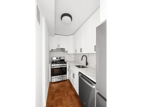 Leslie House, 220 East 54th Street, #2C