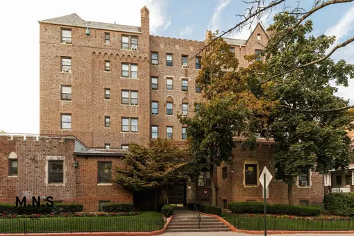 Wellington Court, 800 East 17th Street, #1B