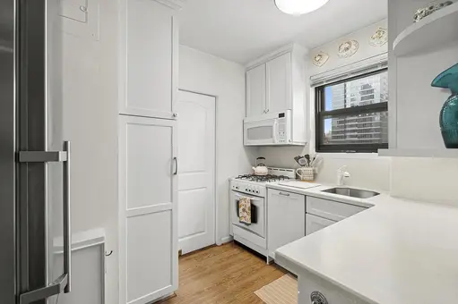 Charing Cross House, 305 East 72nd Street, #10H