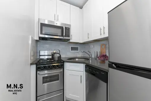 65 West 55th Street, #7K