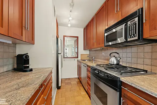 Lincoln Towers, 150 West End Avenue, #21H