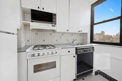 161 West 16th Street, #14F