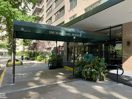 Lincoln Towers, 180 West End Avenue, #26K