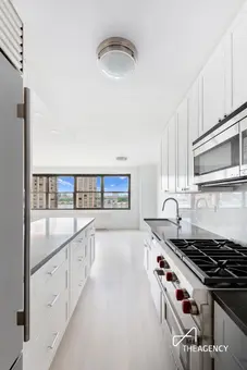 Lincoln Towers, 165 West End Avenue, #8E