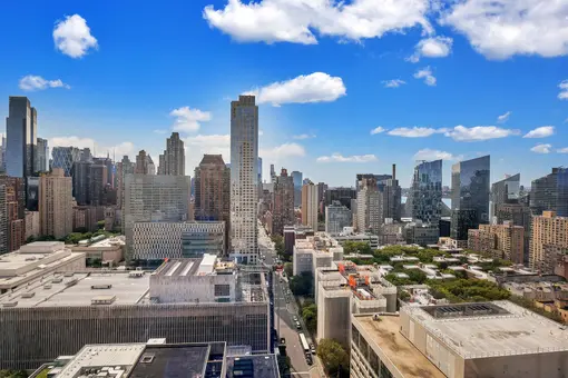 3 Lincoln Center, 160 West 66th Street, #32G