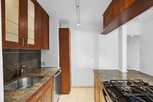 196 East 75th Street, #6D