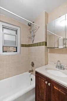 155 East 49th Street, #5C