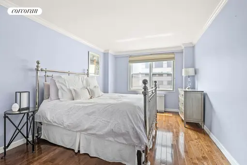 Lincoln Terrace, 165 West 66th Street, #7X