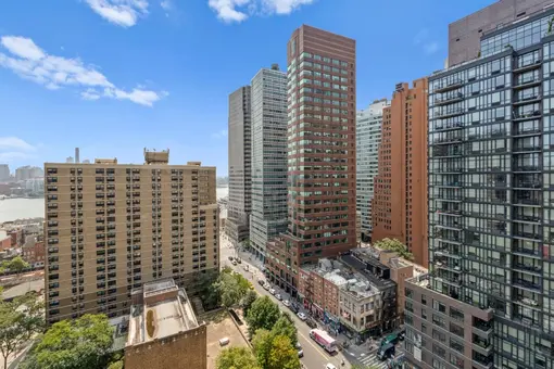 Southbridge Towers, 77 Fulton Street, #19E